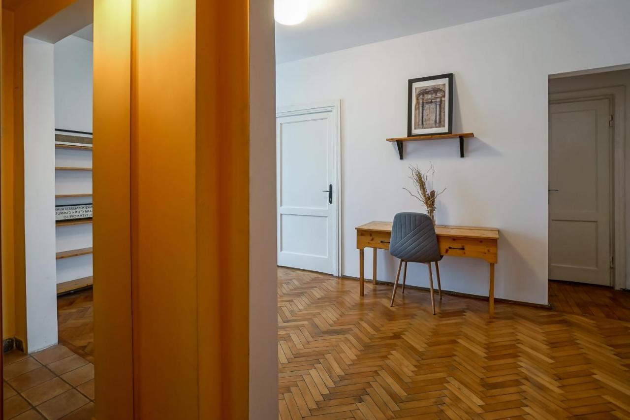 Apartament Universitate - Centrul Vechi Lägenhet Bukarest Exteriör bild