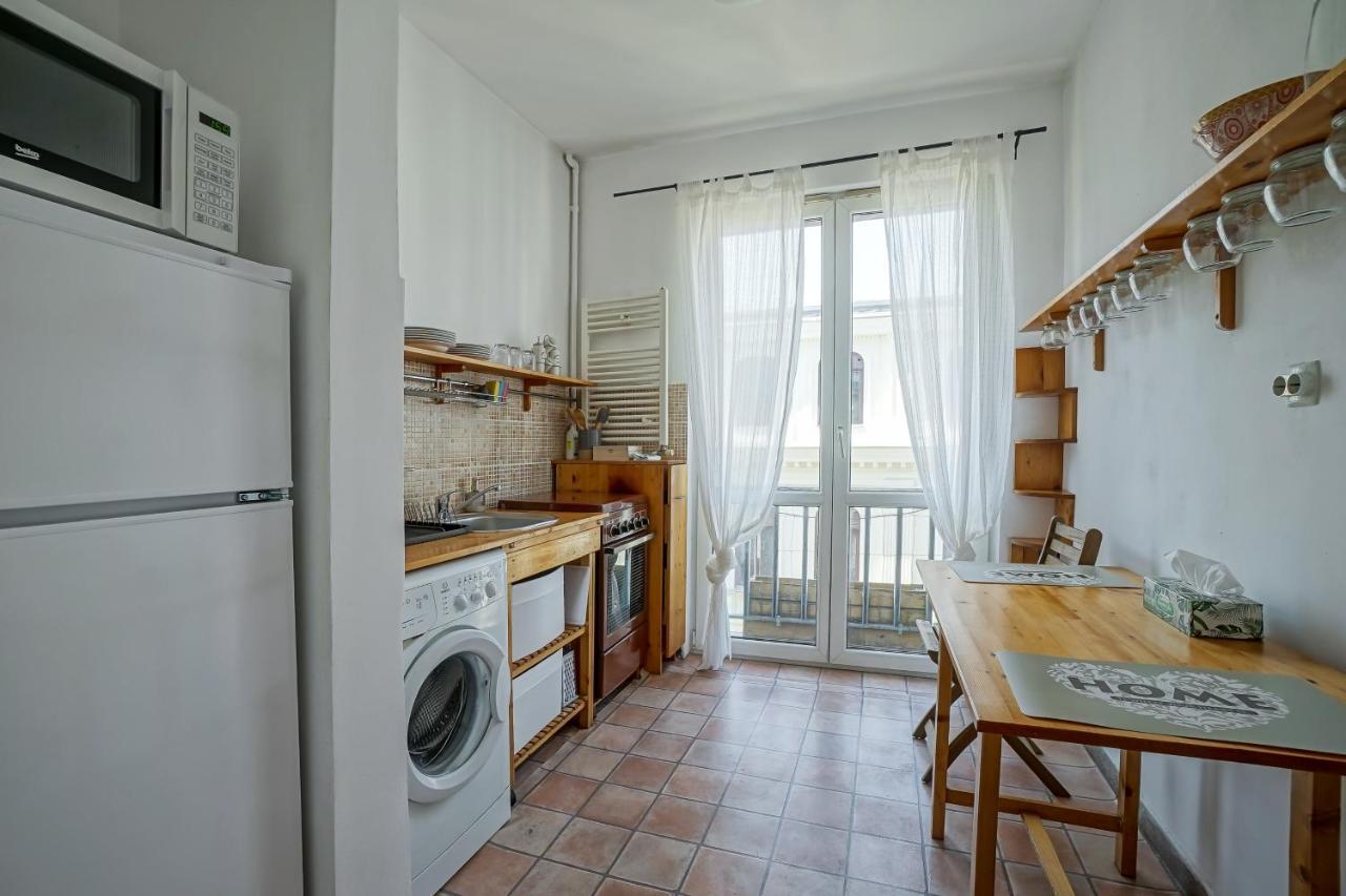 Apartament Universitate - Centrul Vechi Lägenhet Bukarest Exteriör bild